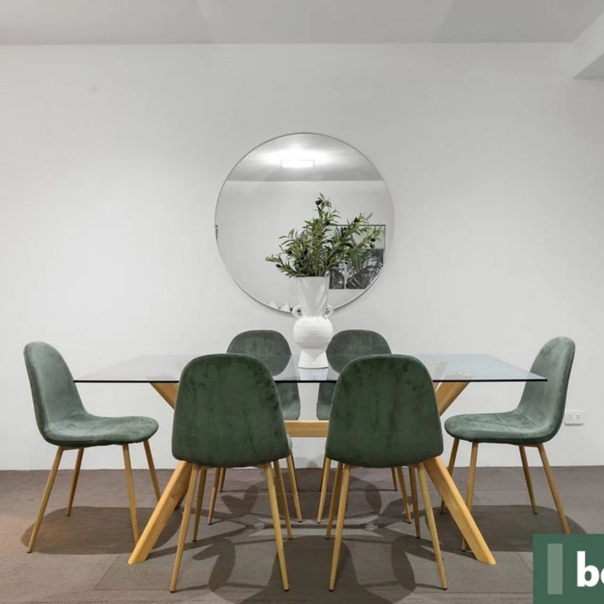 FURNISHED SINGLE ROOM IN PRIME LOCATION WITH BILLS INCLUDED - Photo 1