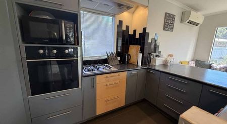 Neat as a Pin! - Photo 4