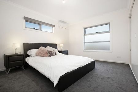 2/22 Epstein Street, Reservoir VIC 3073 - Photo 3