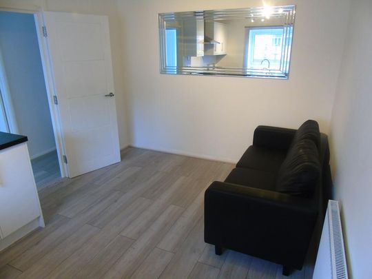 4 bedroom flat to rent - Photo 1