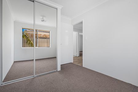 Brand New Villa - Modern Living in a Private Rear Position - Photo 4