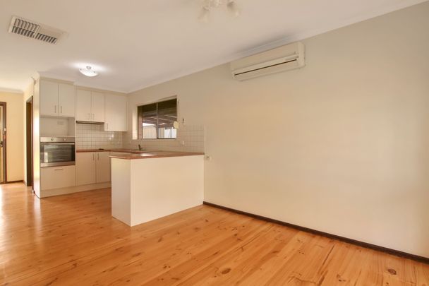 Fresh, Bright & Move-in Ready Three Bedroom Home! - Photo 1