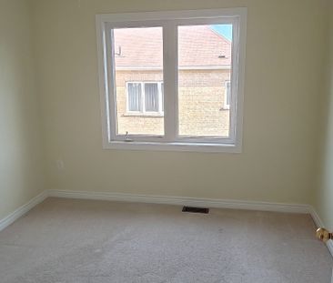 For Lease - 128 Glad Park Avenue, Whitchurch-Stouffville, Ontario - Photo 2