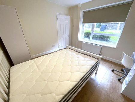 1 bedroom in a house share to rent - Photo 4