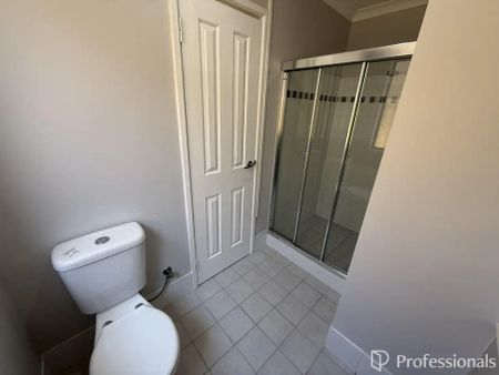 “Home in the Heart of Canning Vale!” - Photo 2