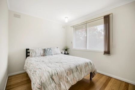 Immaculate Family Home on 712m² (Approx.) in a Prime Location for lease! - Photo 5