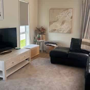 Modern, Stylish, Furnished - Photo 1