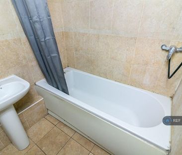 1 bedroom in a house share to rent - Photo 6