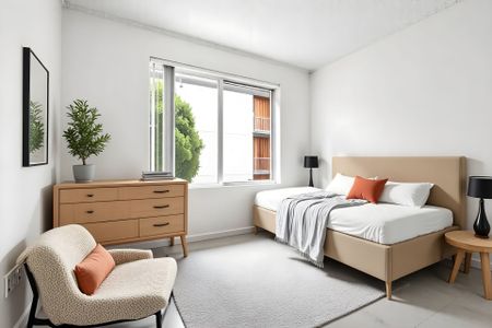 Prime CBD apartment in quiet complex - Photo 4