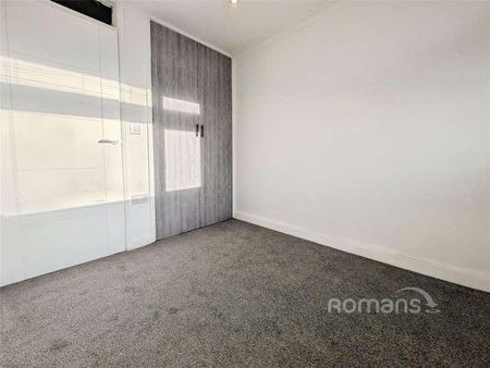 Crockhamwell Road, Woodley, Reading, Berkshire, RG5 - Photo 5