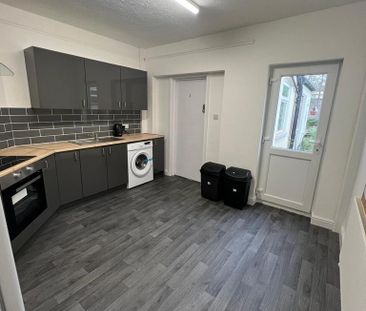 1 bedroom in a house share to rent - Photo 6