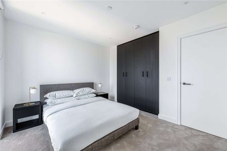 Discover the epitome of contemporary living in this sophisticated one bedroom apartment nestled within The Verdean, reconnecting you with the city and nature. - Photo 5