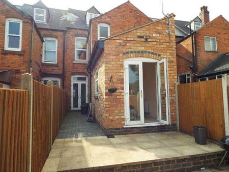 4 bedroom terraced house to rent - Photo 2