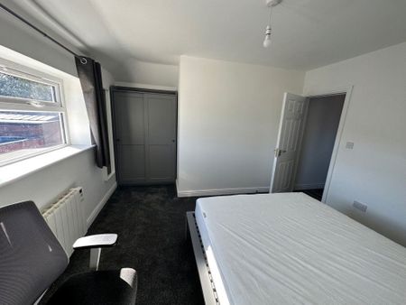 2 bedroom Flat in Marsh Vale, Leeds - Photo 5