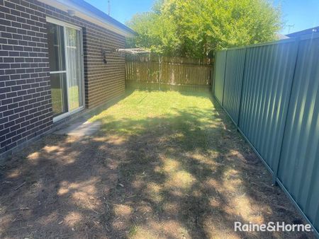 Recently Renovated Two Bedroom Granny Flat - Photo 2