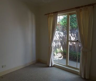 A MUST SEE 2 BEDROOM DUPLEX! - Photo 4
