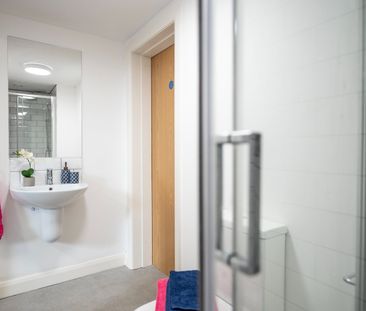 Studio Flat, Edge Lane, L7 - Photo 2