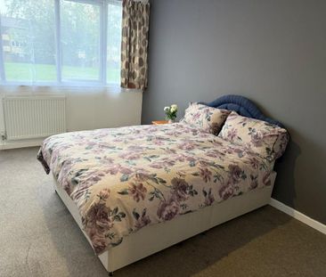 1 bedroom in a house share to rent - Photo 2