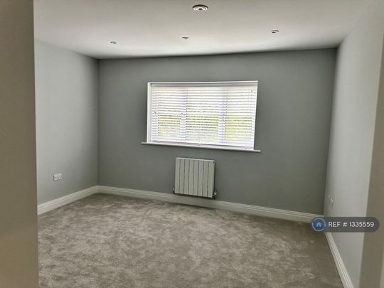 4 bedroom detached house to rent - Photo 1