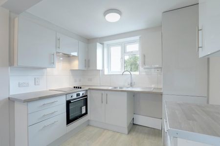 2 bedroom ground floor flat to rent - Photo 5