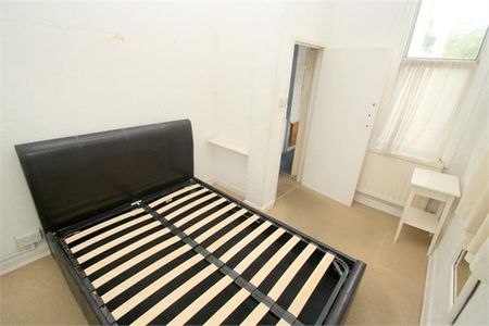 2 bedroom maisonette to rent - Photo 2
