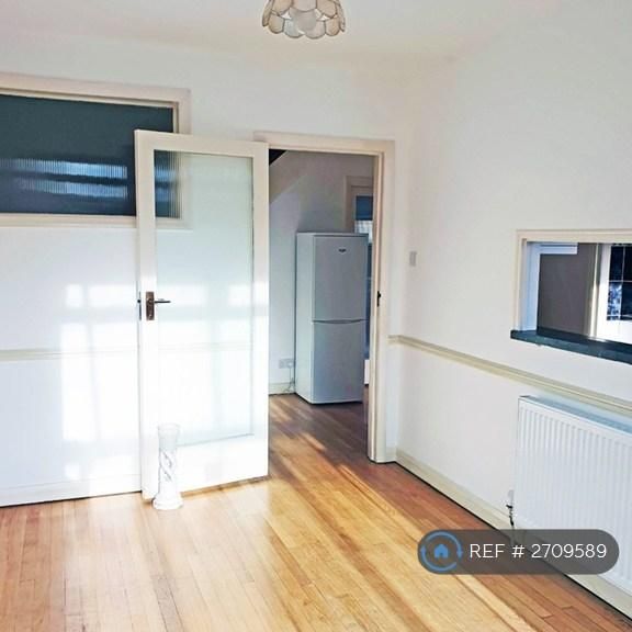 4 bedroom terraced house to rent - Photo 1