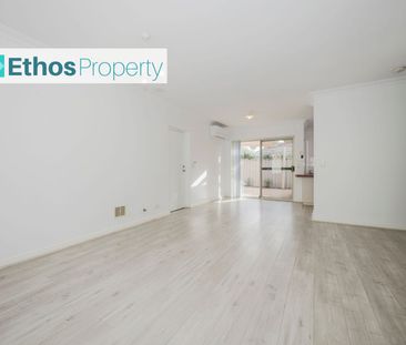 A REAL GEM ON SWAN ST - Photo 2