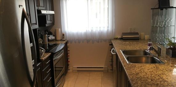4.5 À LAVAL TRÈS TRANQUILLE AVEC ASCENSEUR EN BÉTON! - Photo 2