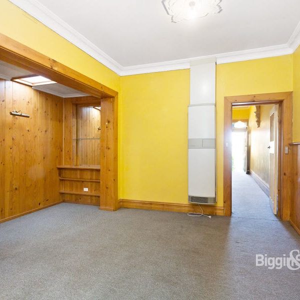 SPACIOUS 2 BEDROOMS + STUDIO - CITY LIVING IN THE HEART OF RICHMOND - Photo 1