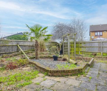 4 bed House - Detached To Let - Photo 3