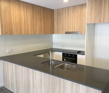 A GORGEOUS MODERN TERRANCE HOME RIGHT IN THE HEART OF ROBINA - Photo 5