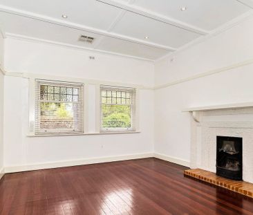 18 Euston Avenue, Highgate. - Photo 2