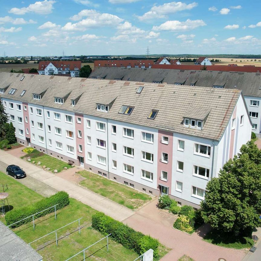 4-Zimmer-Wohnung mit großer Küche und Badewanne, renoviert, ab sofort - Photo 1