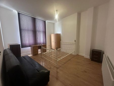4 bedroom flat to rent - Photo 2