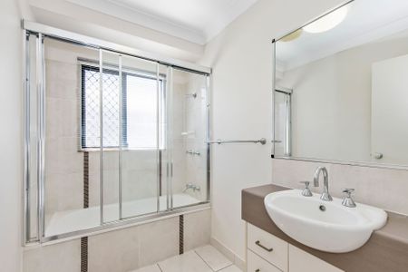 Space&comma; Family and Lifestyle in Mind&excl; - Photo 4