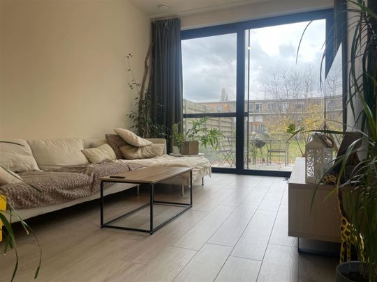 Recent gelijkvloers appartement ca. 93m2 met 2 slaapkamers, grote tuin en kelder. - Photo 1