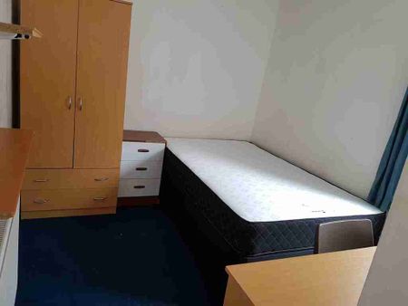 5 Bed Student Accommodation - Photo 5