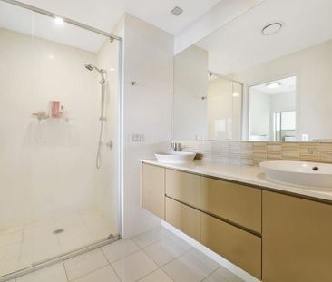 Peaceful Apartment With Mountain Views - Photo 6