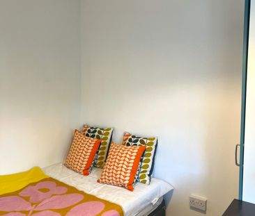 5 bedroom semi-detached house to rent - Photo 1