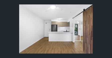 Stylish Renovated 1-Bedroom Unit in Central Southport - Photo 3