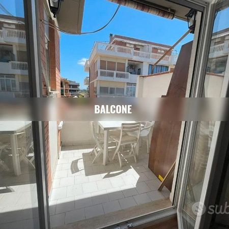 ARDEA BiLOCALE ARREDATO CON BALCONE E POSTO AUTO - Foto 4