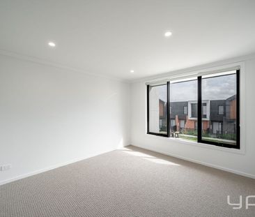 Brand New Living! - Photo 2