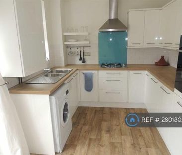 2 bedroom end of terrace house to rent - Photo 4