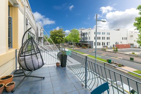 Located in the heart of Hamilton’s vibrant and ever-evolving CBD, this immaculately presented two-bedroom apartment offers exceptional convenience and modern living. - Photo 2