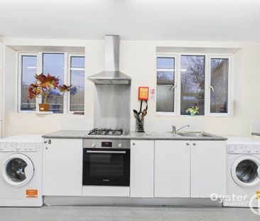 End of terrace house to rent - Photo 1