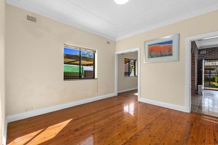 Full Brick Home & Granny Flat in Hurstville Public School Catchment - Photo 2