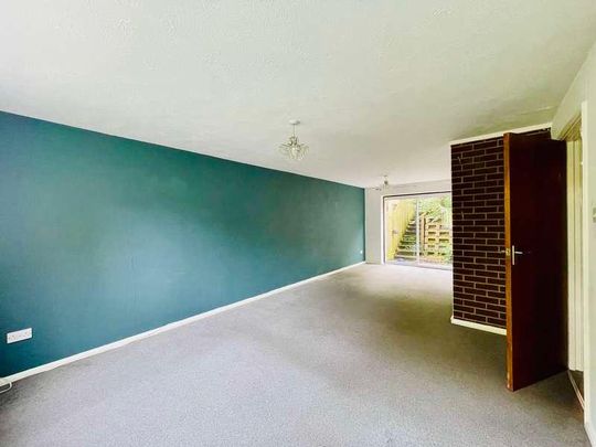 East Grinstead, RH19 - Photo 1