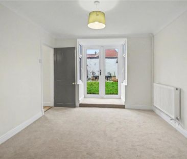 3 bedroom detached house to rent - Photo 3
