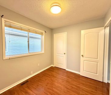 For Lease - 163 Willow park dR Drive, Brampton, Ontario - Photo 2