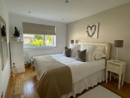 3 Bed Semi-Detached House, Rowditch Lane, SW11 - Photo 5